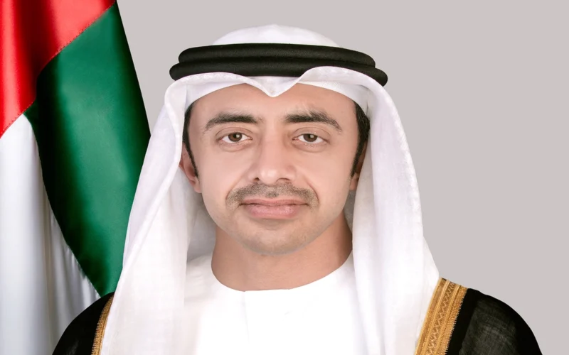 عبدالله بن زايد يجري اتصالات مع وزراء الخارجية حول التطورات الإقليمية